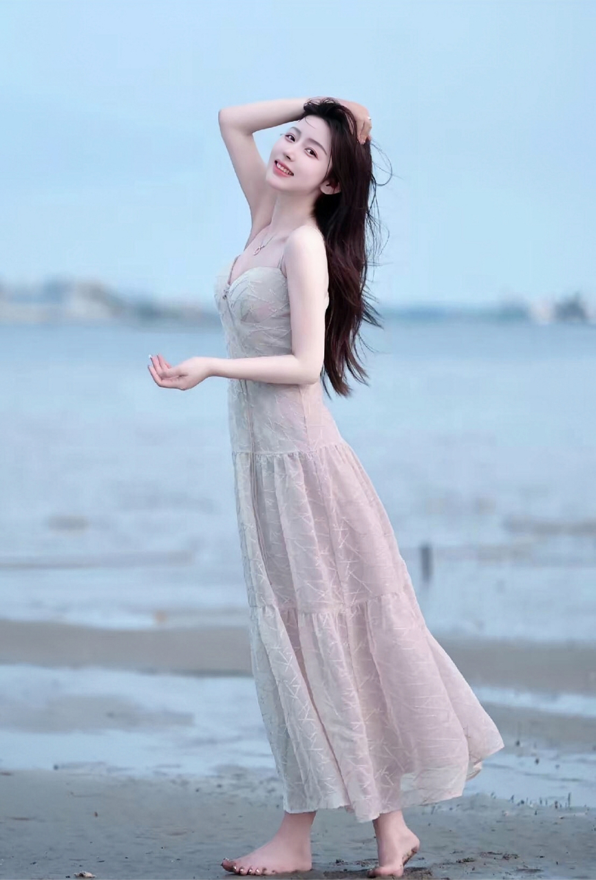 飘逸长发,女神的神秘魅力一头长发,如丝般柔滑,散发着迷人的香气.