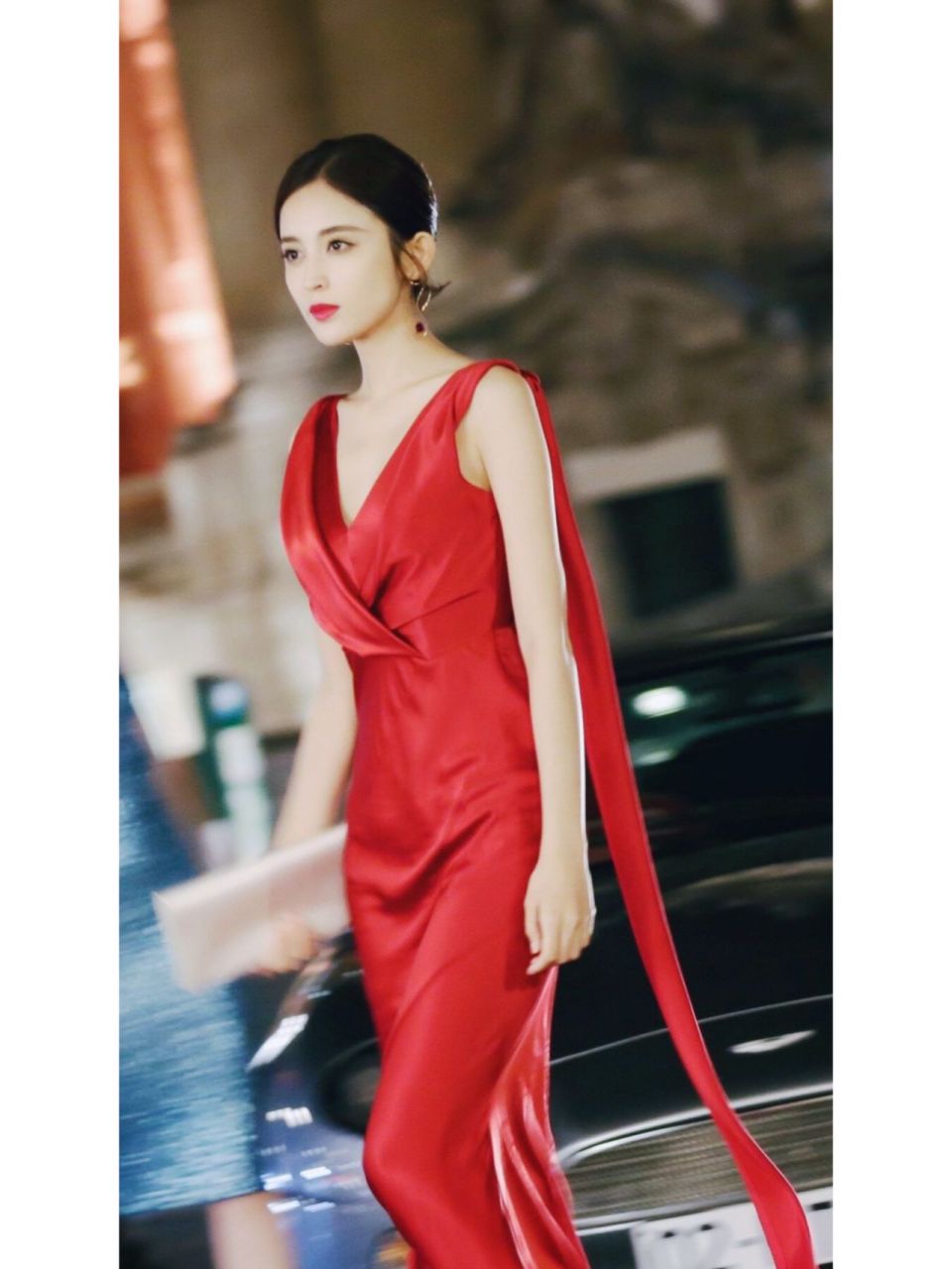 1,彭于晏是ww出生,国籍是加拿大,常年住在日本,来中国内地拍戏.