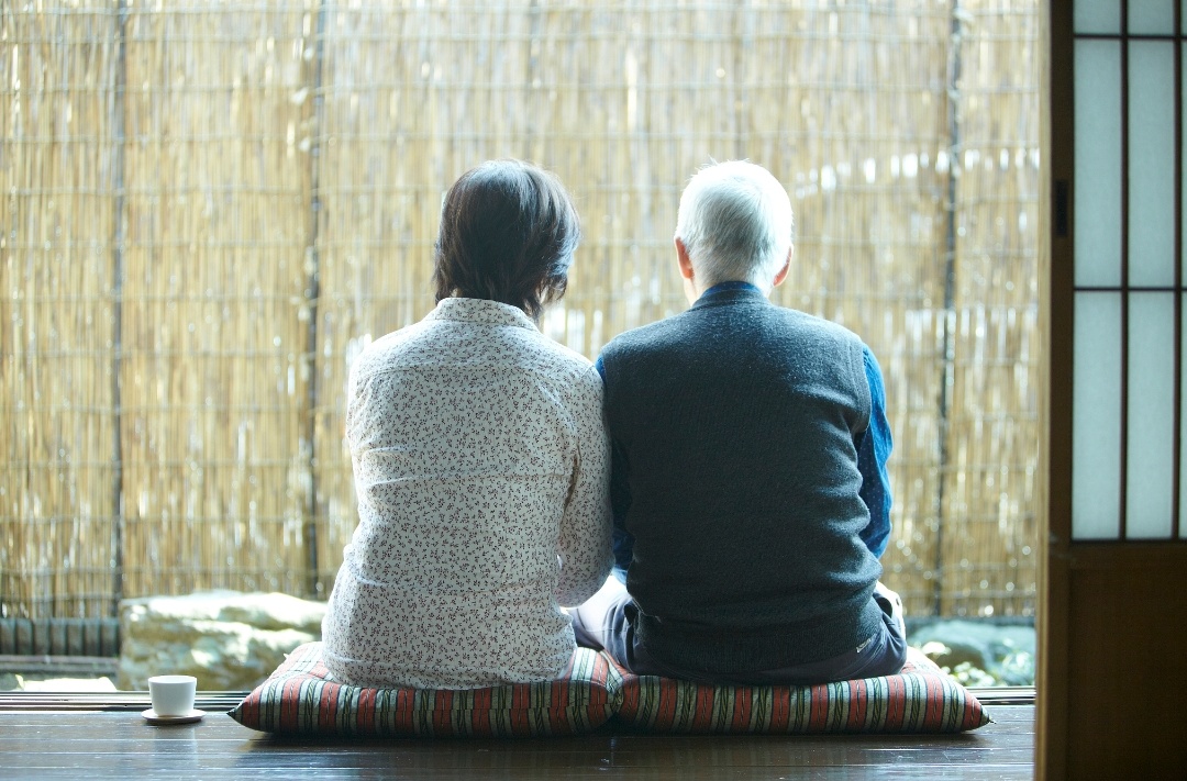 从现实的角杜惆 父母的图片老年生活图片大全陪伴父母父母老去的背影