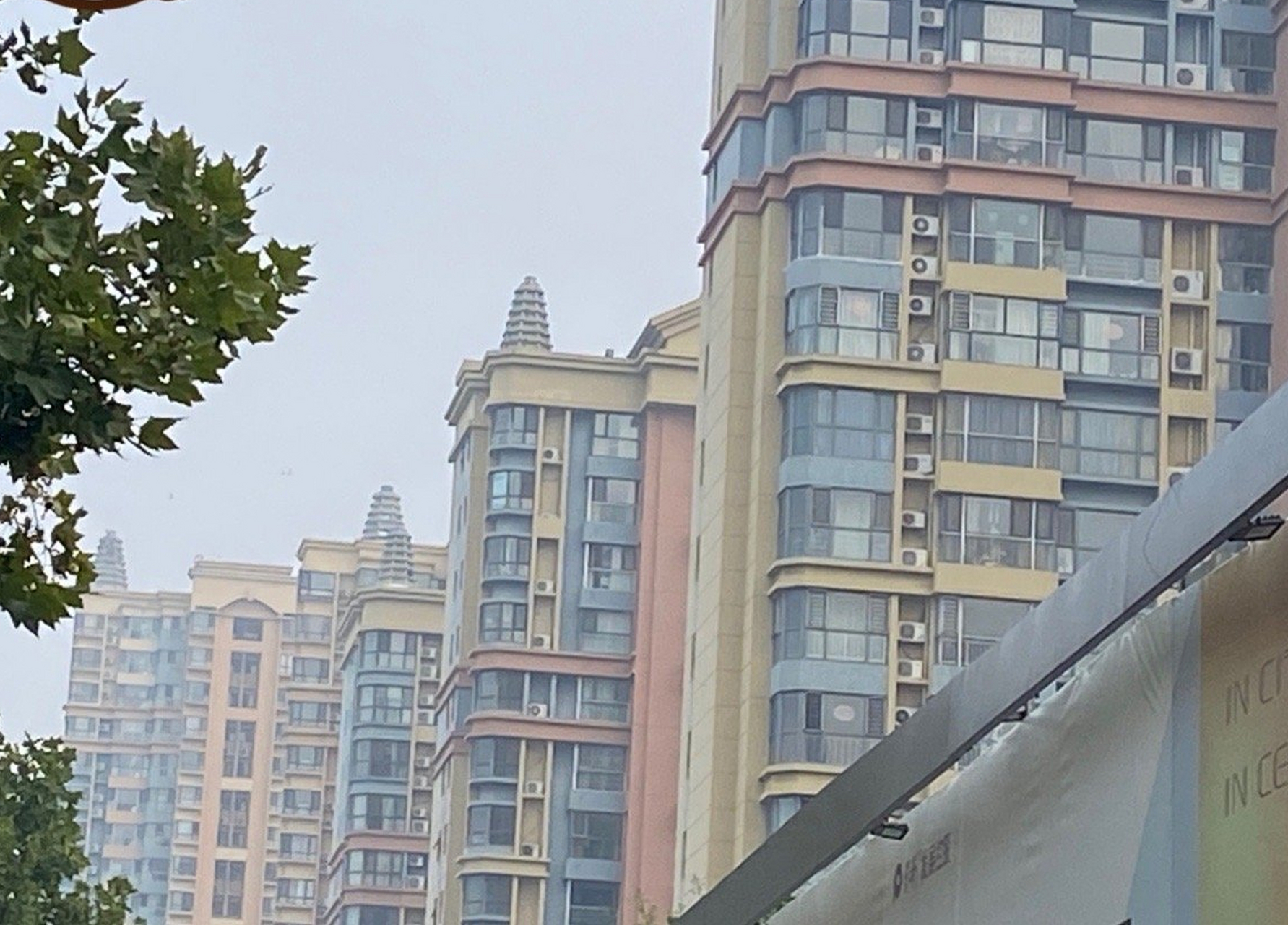 石家庄 石家庄名门华都楼顶上的小塔,究竟是简单的装饰,还是有什么
