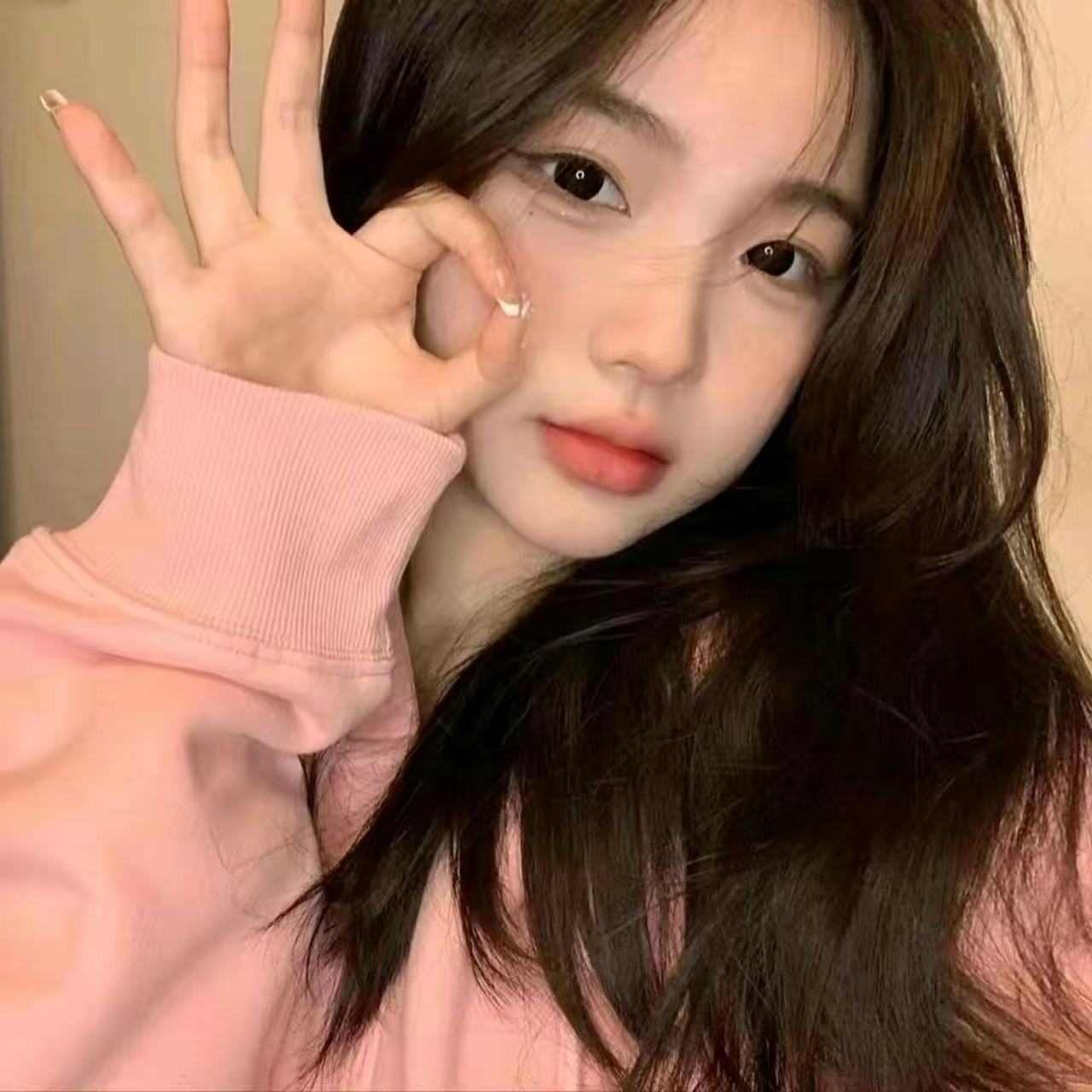 1,王一博他下一部戏谈的都是电影,但还没完全确定