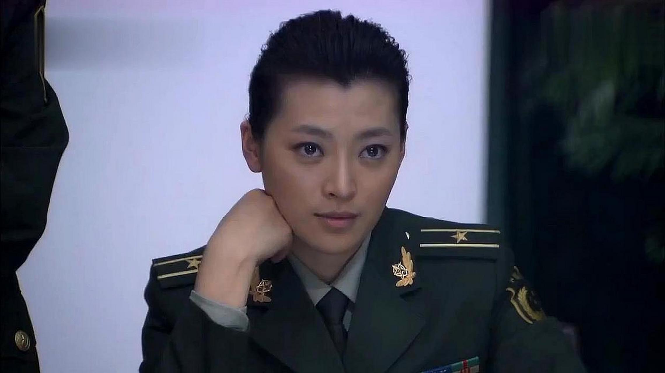 明安街头,在美发店工作的王玲与大学生邵平热恋