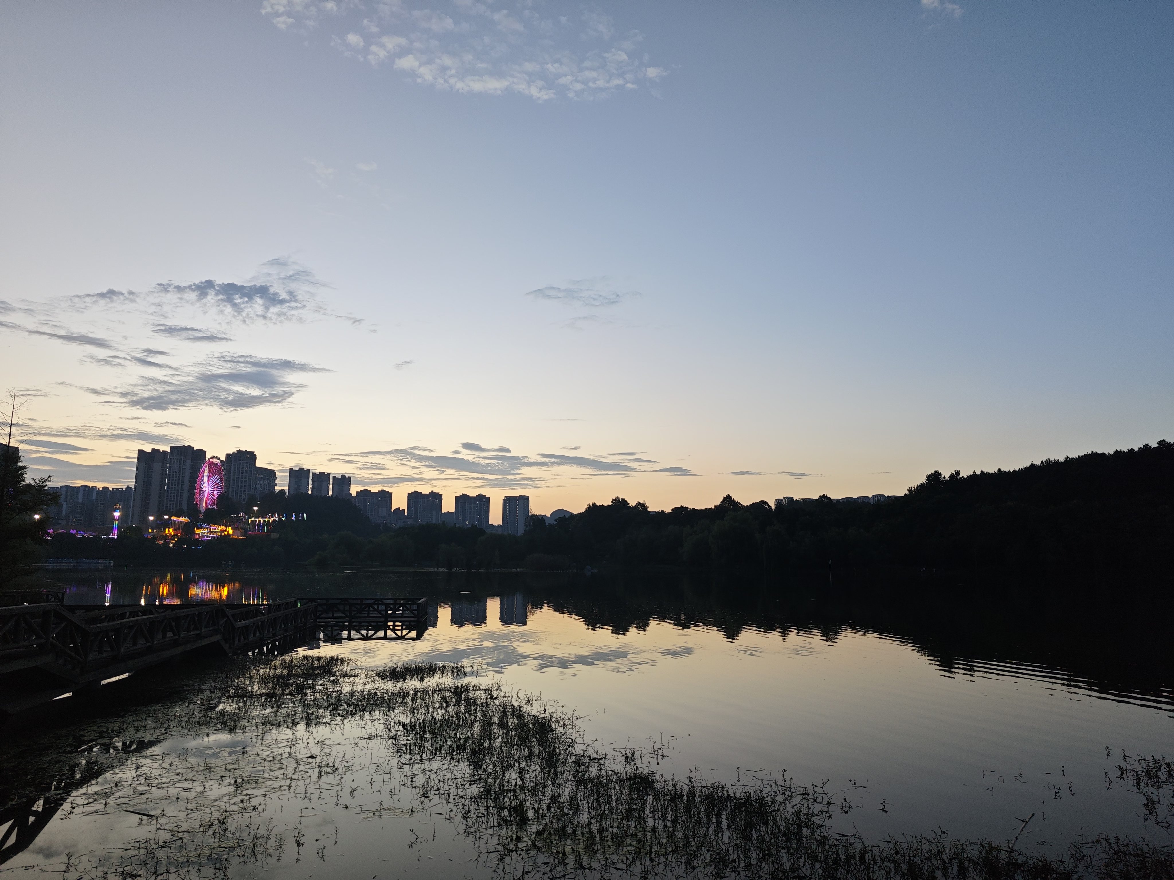 傍晚的新浦湿地公园,坐标遵义市新浦新区
