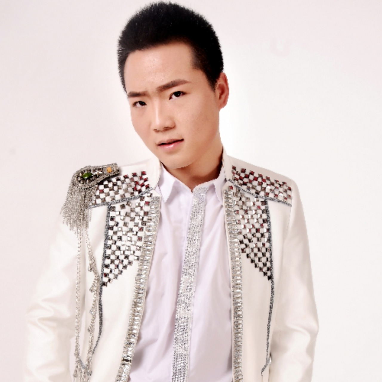 今天听到了陕北歌手野强强的歌声,感到无比震撼!