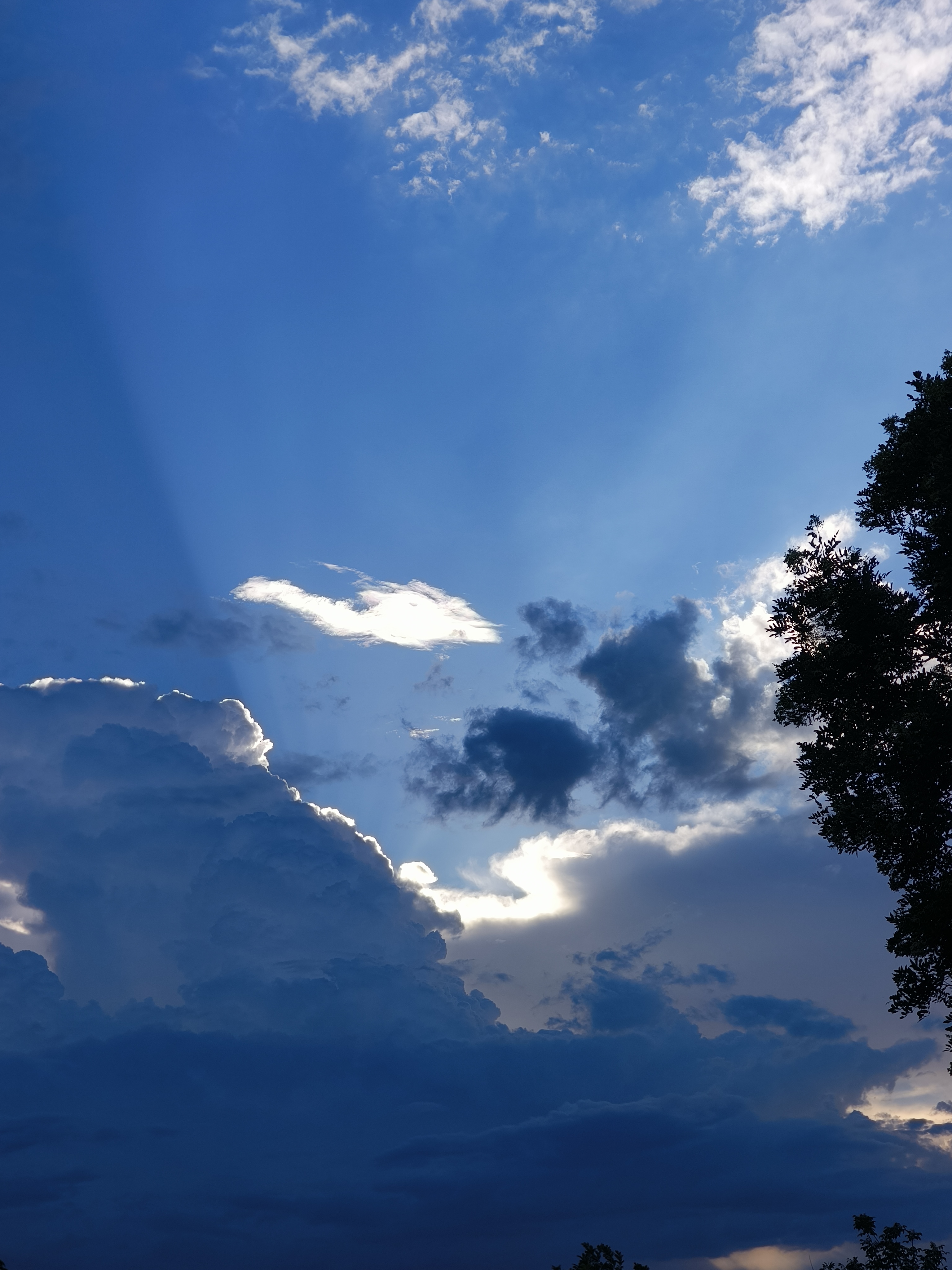 天上的云为什么会动