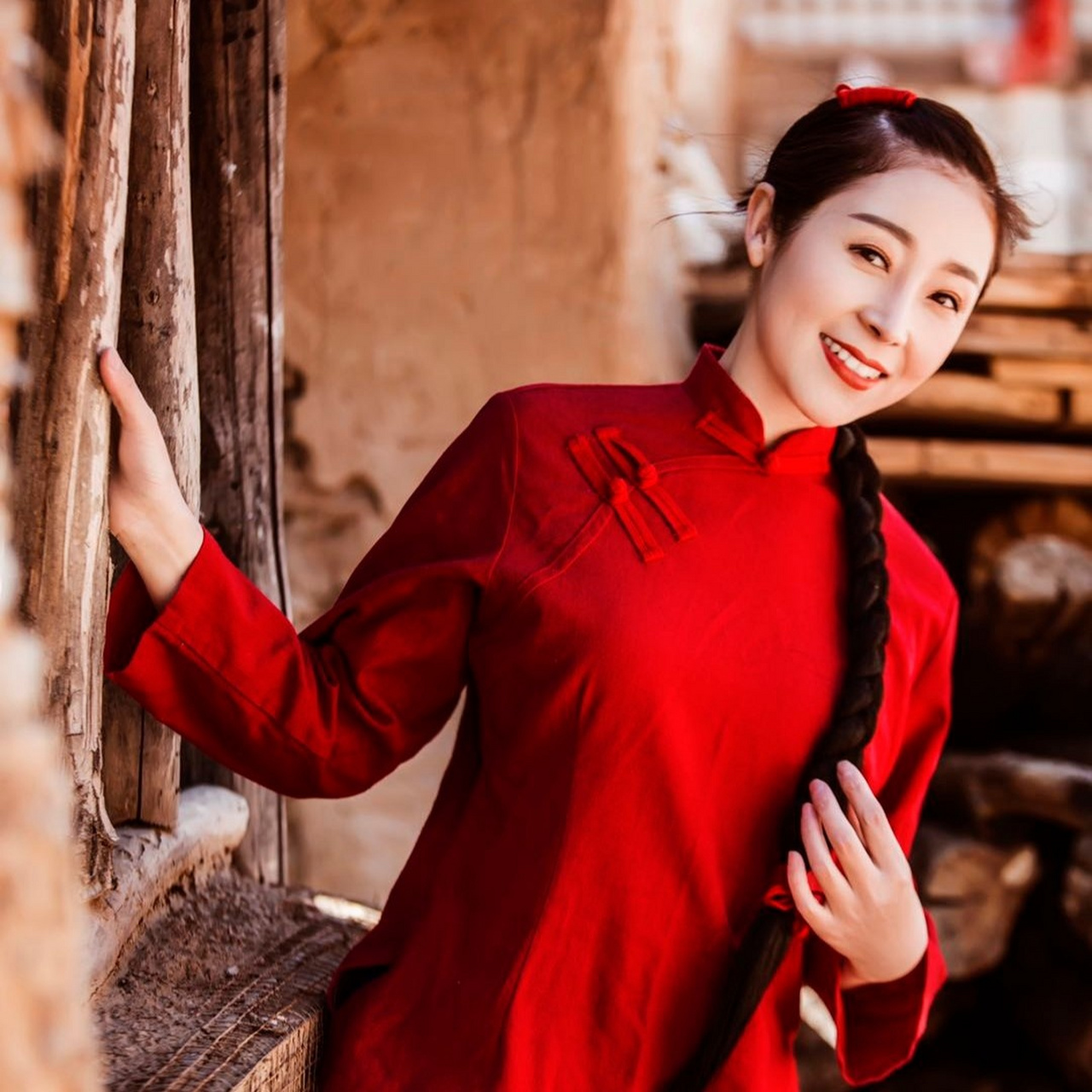 陕北安塞女歌手—曹慧  曹慧出生于1986年3月出生于陕北安塞,原创音乐