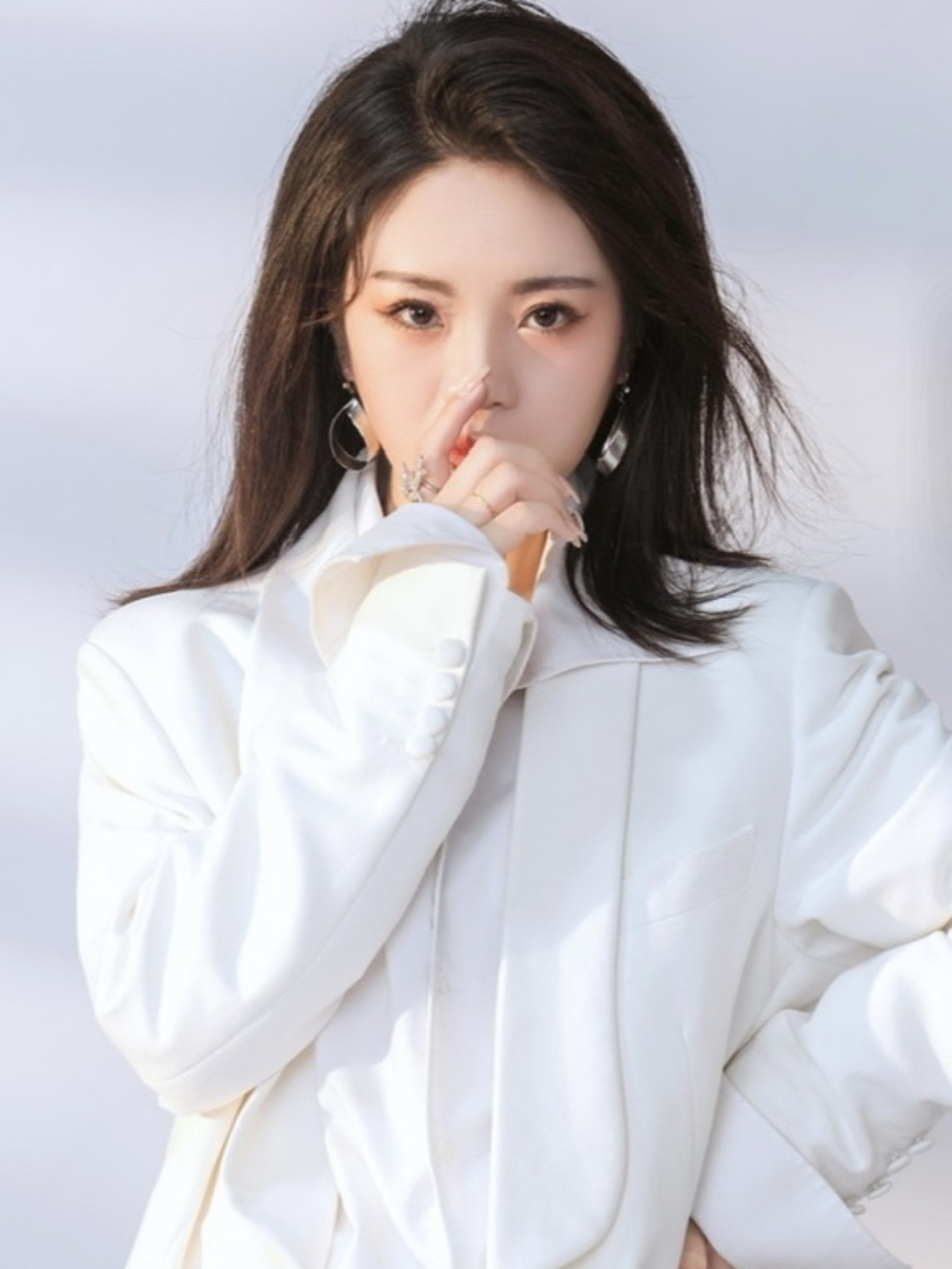 今天,我想和大家分享一下我刚刚听到的陕北歌手吴采乐的歌曲.