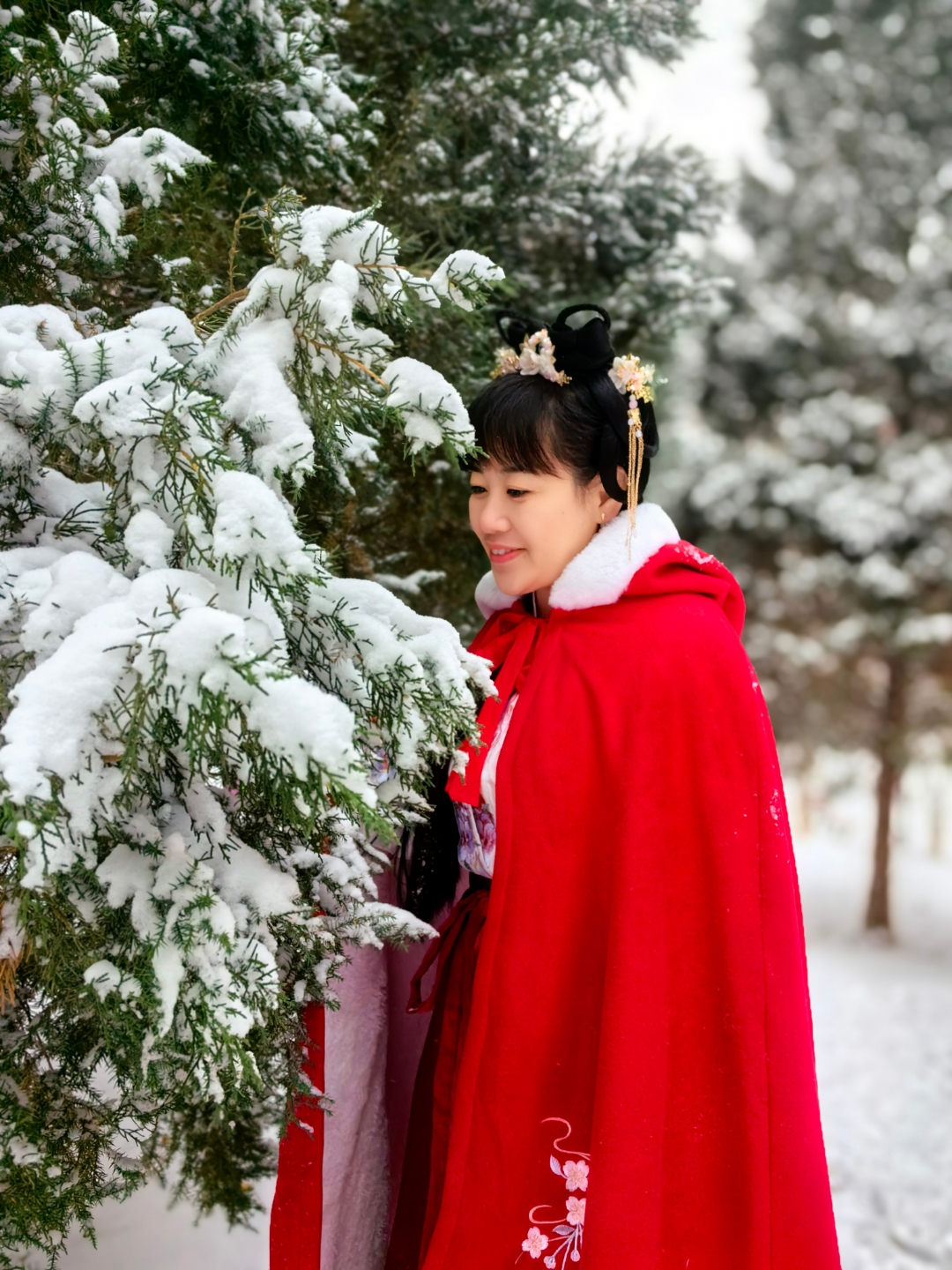 赞美雪中的美女图片