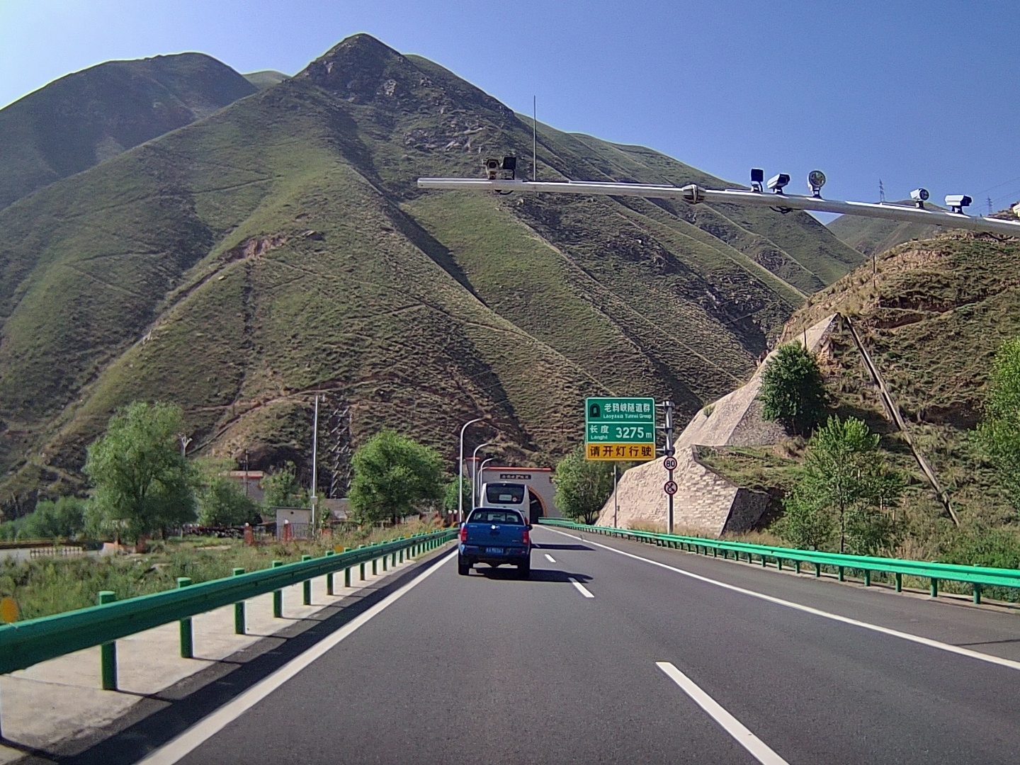 由西宁市出发,沿张汶高速→京藏高速→109国道→京藏高速→定武高速
