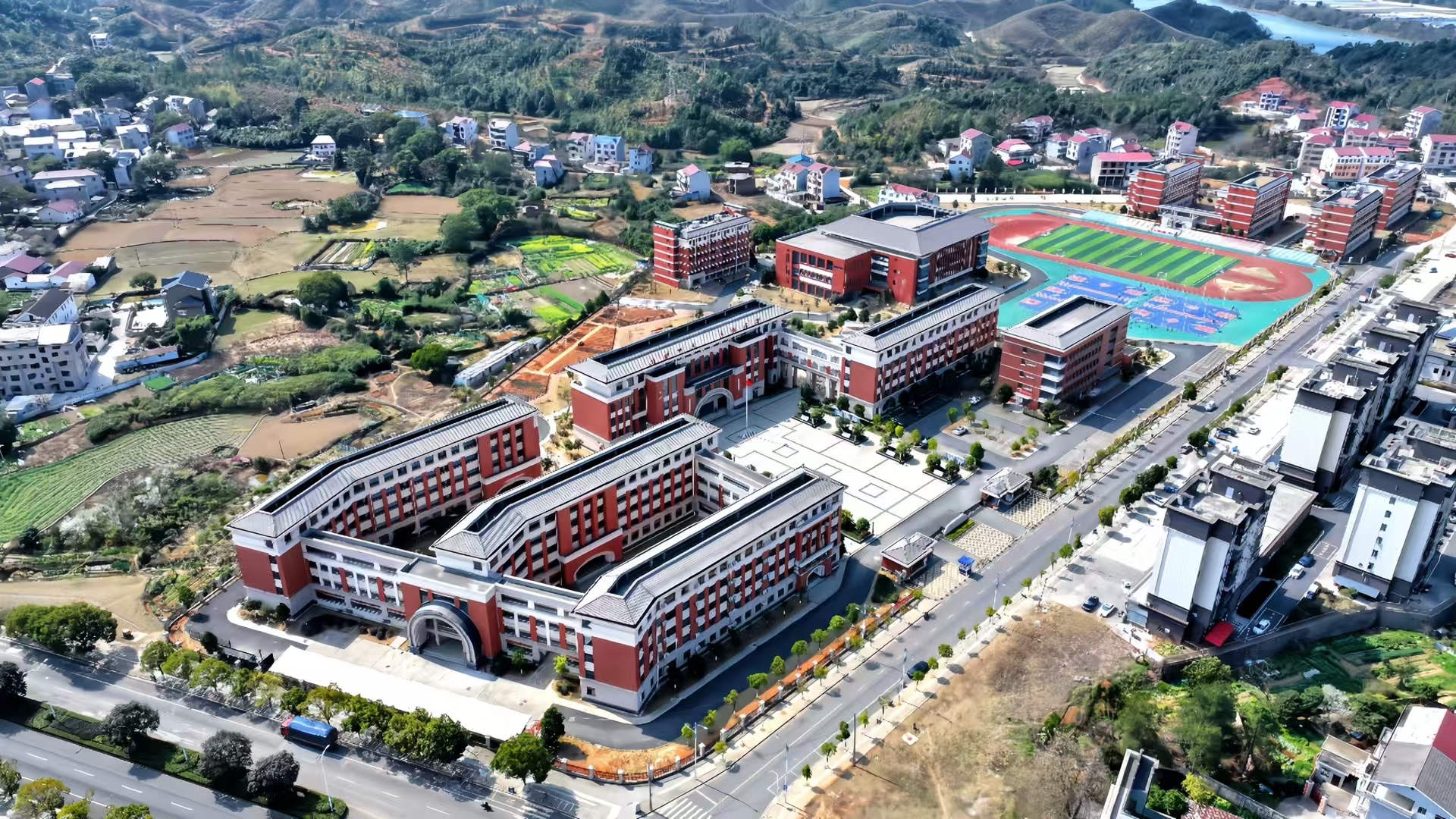 每个学子都有自己难忘的母校,不知道这所学校是多少