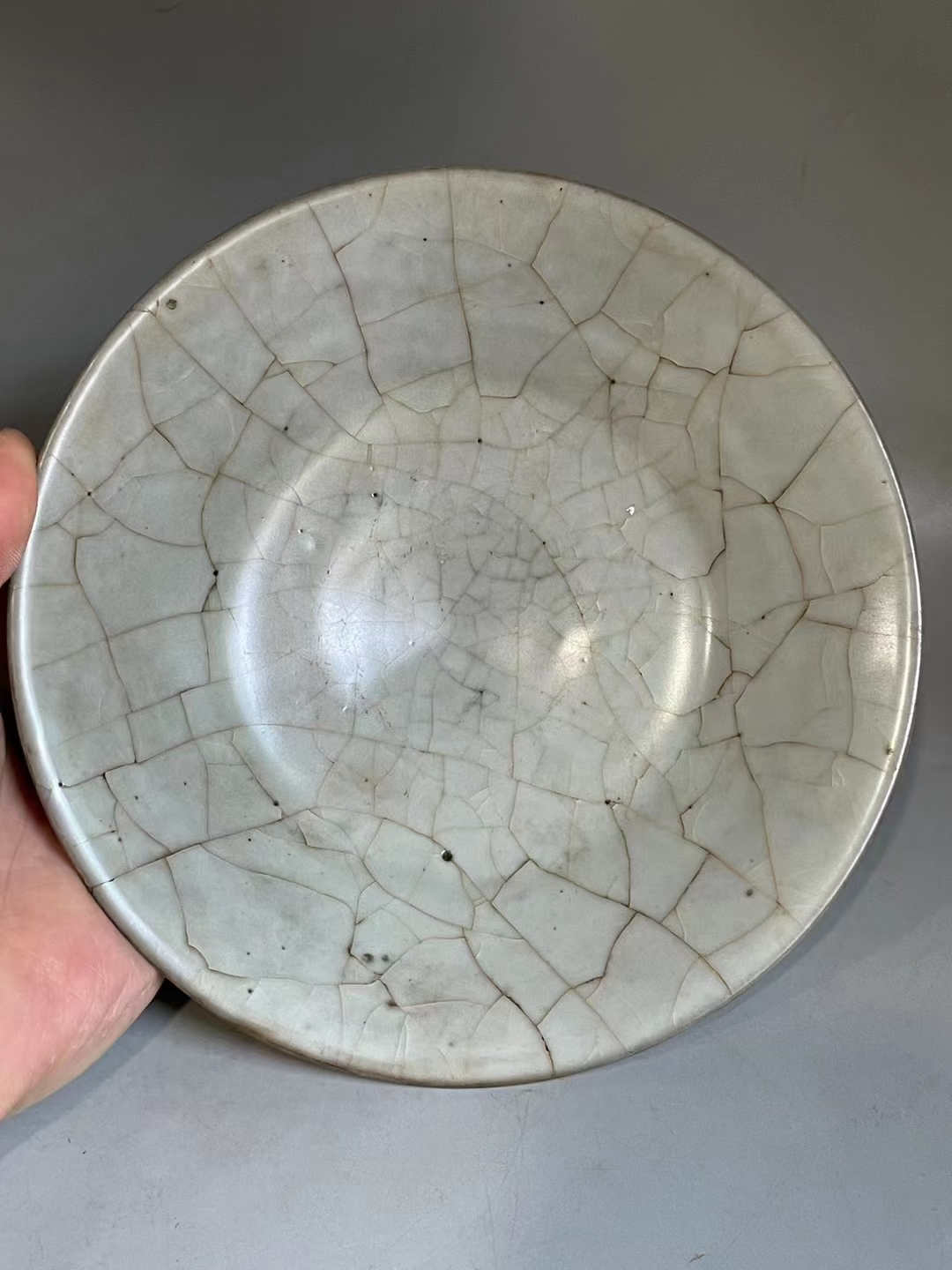 宋代月白釉官窑【撇口卧足碗 】: 精品旧藏