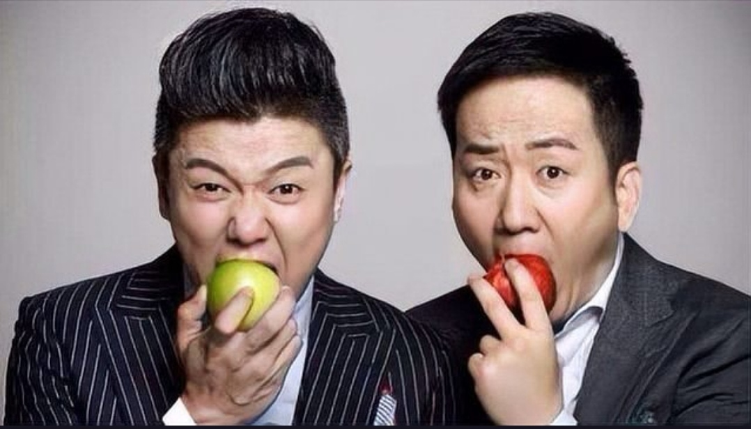 百度秋冬打卡挑战赛# 筷子兄弟组合再度合体,演唱经典神曲《小苹果》