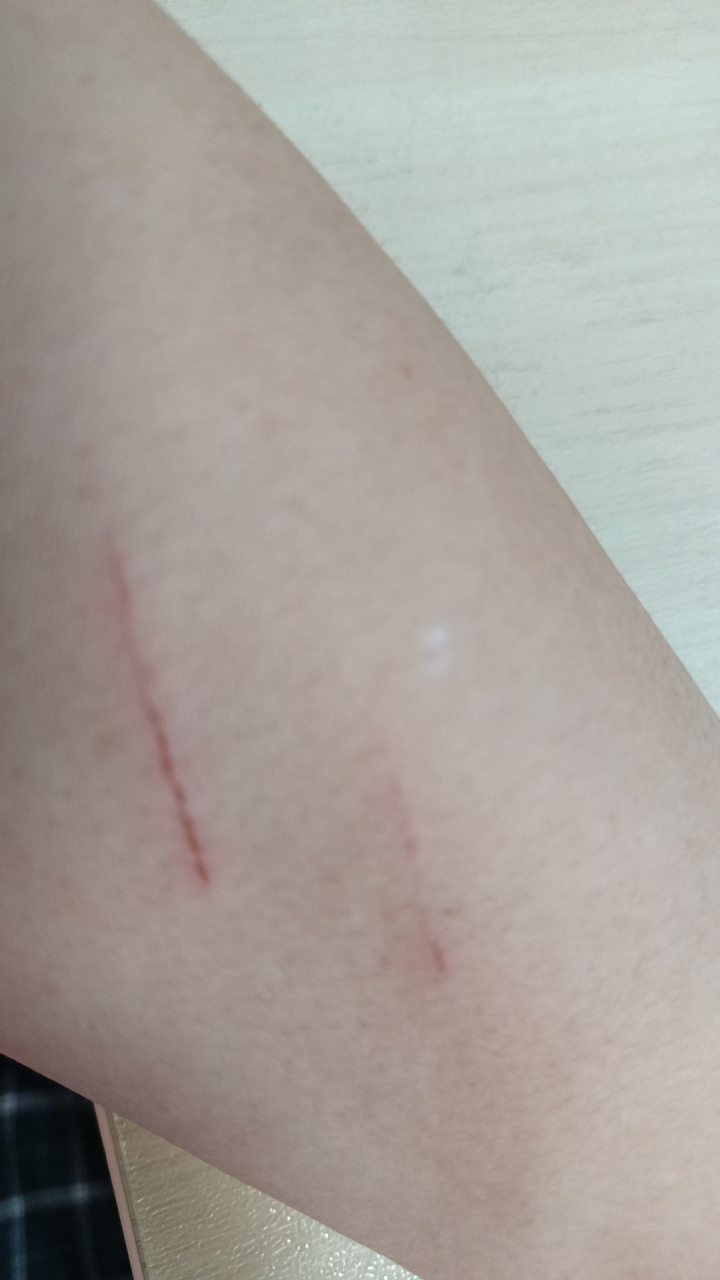 我说我踢完球顺便把球场那个坏了许久的水龙头修修