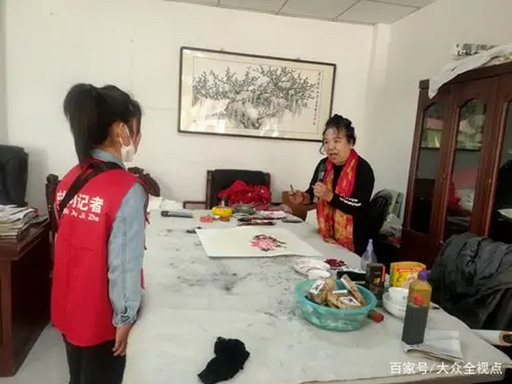 和万妍女士的合拍 万妍女士现场作画