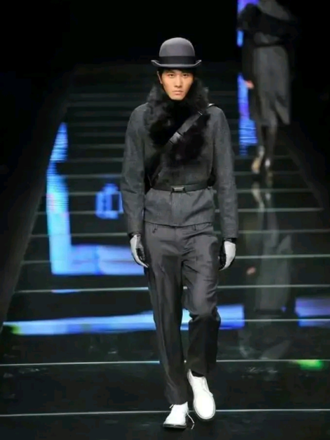 20岁的彭冠英参加模特大赛获得冠军