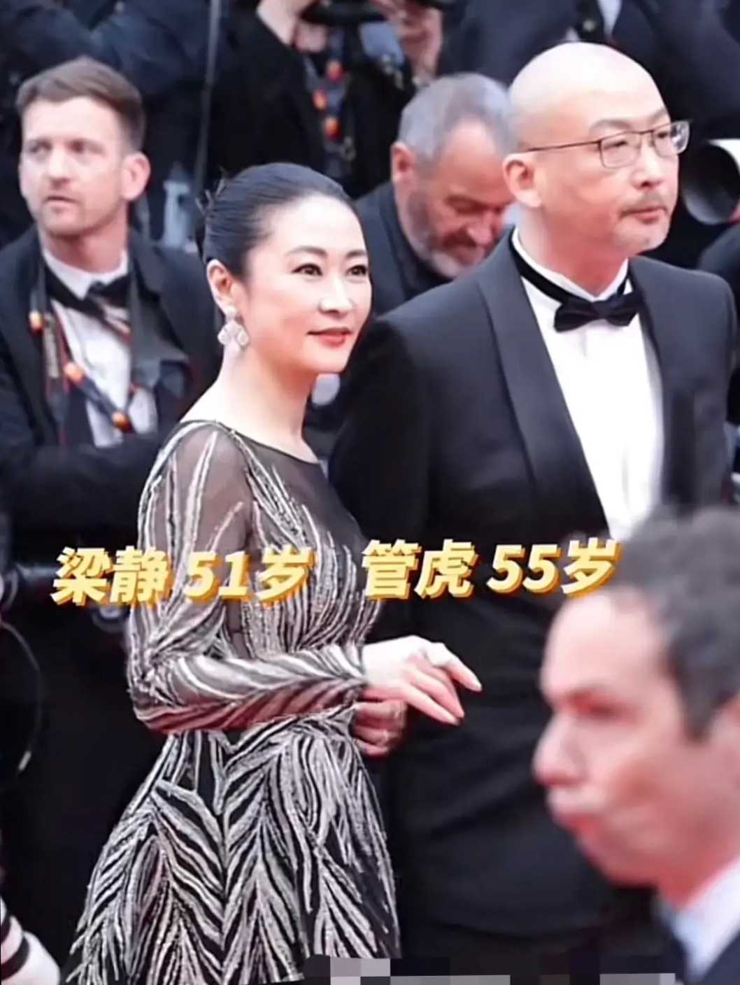 管虎携妻子梁静出席戛纳,夫妻恩爱不惧流言.感觉梁静像徐帆一样大方.