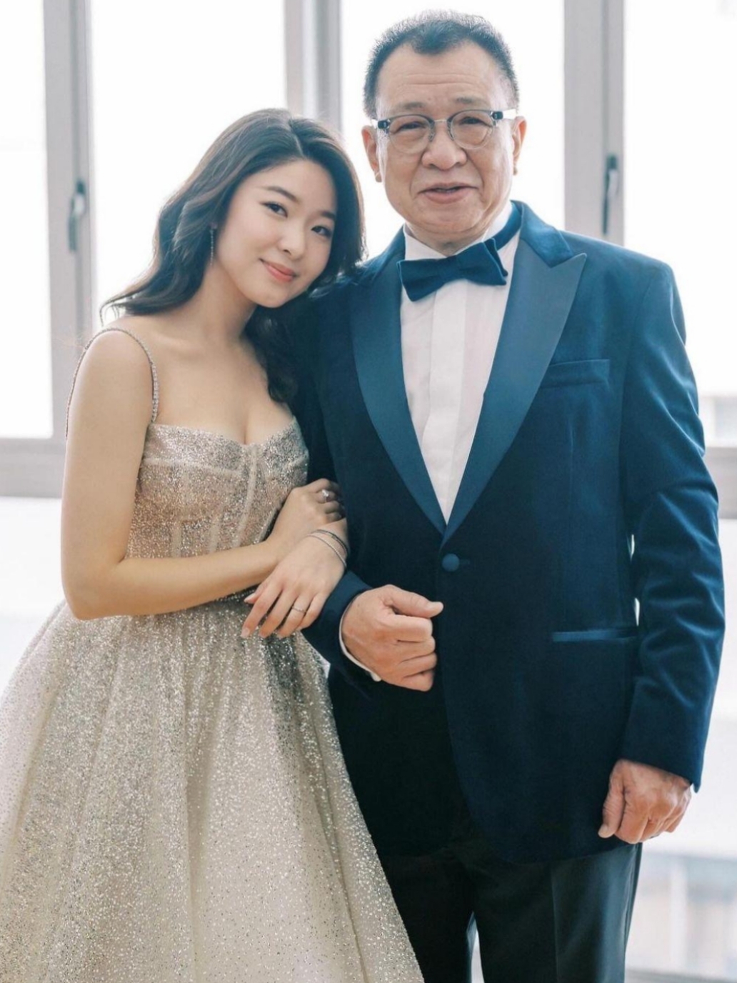 许绍雄是许广平的侄子.女儿很漂亮,避开了爸爸的缺点.