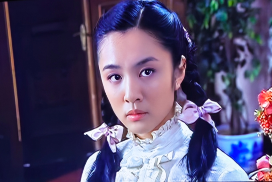 王晓晨早期电视剧里的扮相,和现在差别很大.