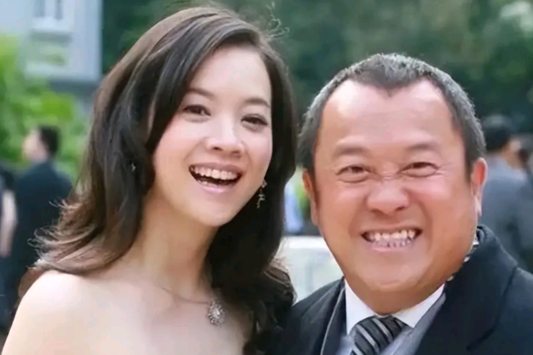 曾宝仪47岁了一直未婚,最有名的一段恋情是和小s的前男友.