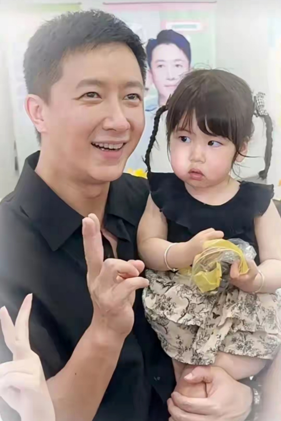韩庚和卢靖姗的女儿,看着一点混血的基因也没有.