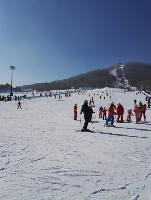 天池雪自然滑雪场图片