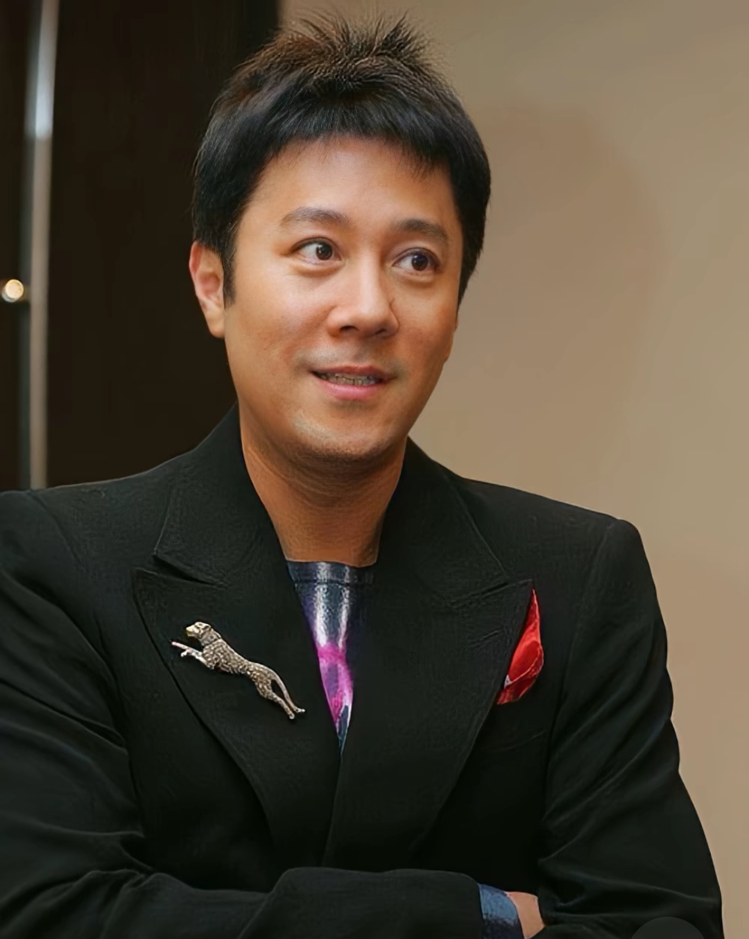 蔡国庆的年龄好像被封印了,虽然有痕迹,但依然抗老91