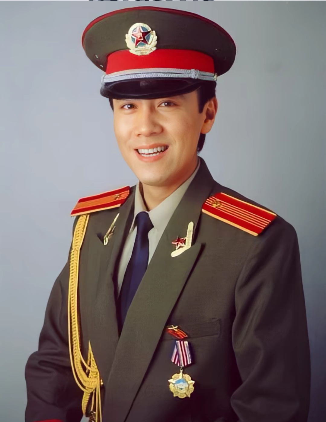 蔡国庆的年龄好像被封印了,虽然有痕迹,但依然抗老91