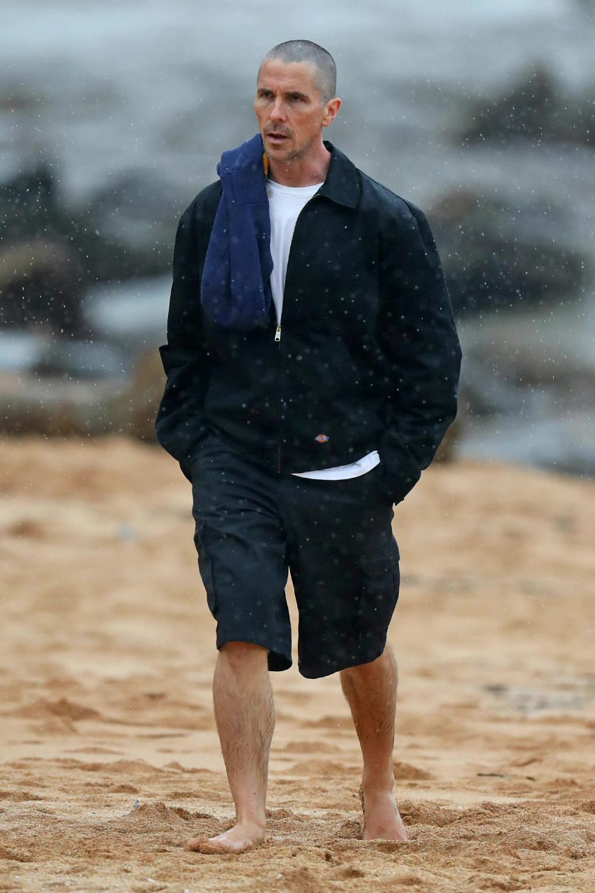 最近贝尔已经进入《雷神4:爱与雷霆》剧组拍摄,在片中他将饰演反派"