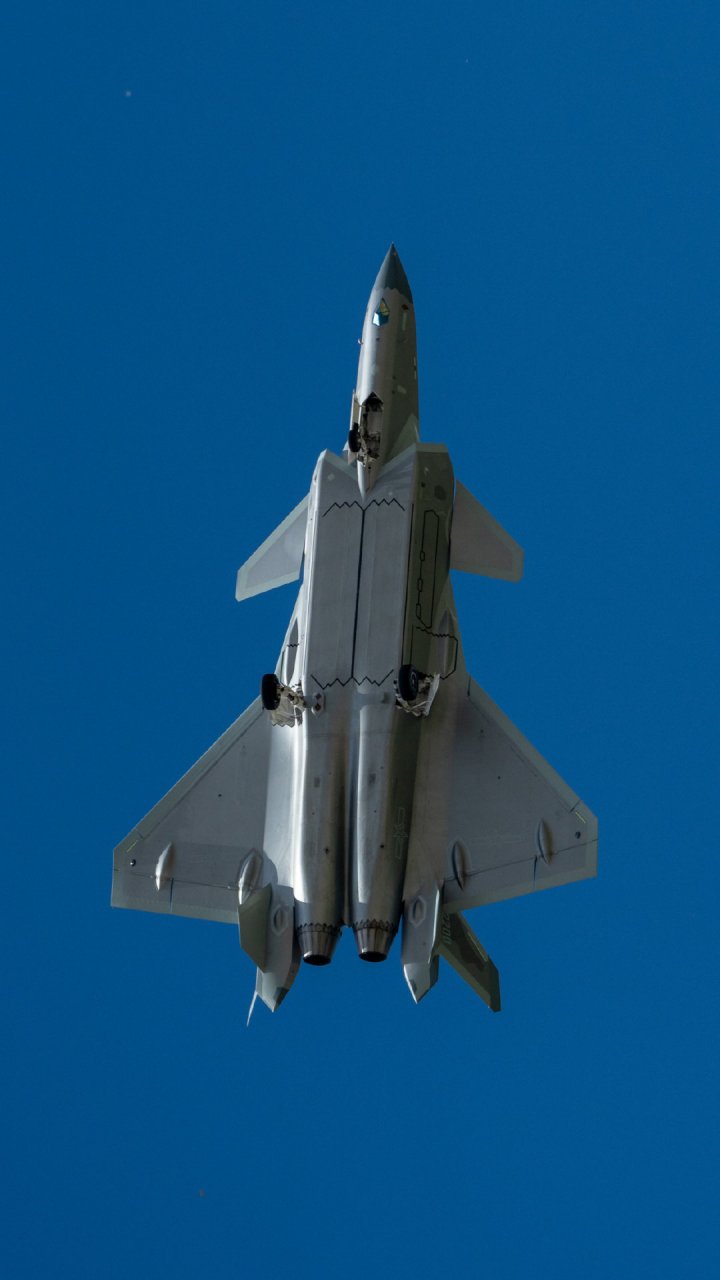 中国空军#  威龙 歼-20