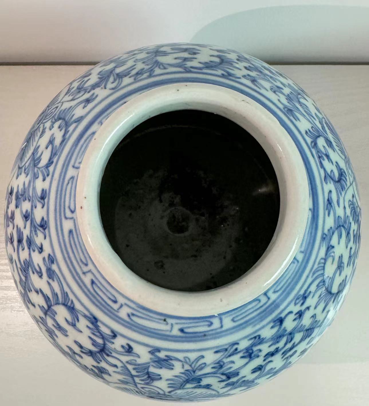 青花缠枝莲花卉文罐,青花花色纯正,清朝嘉庆或道光年间,高220cm,福寿