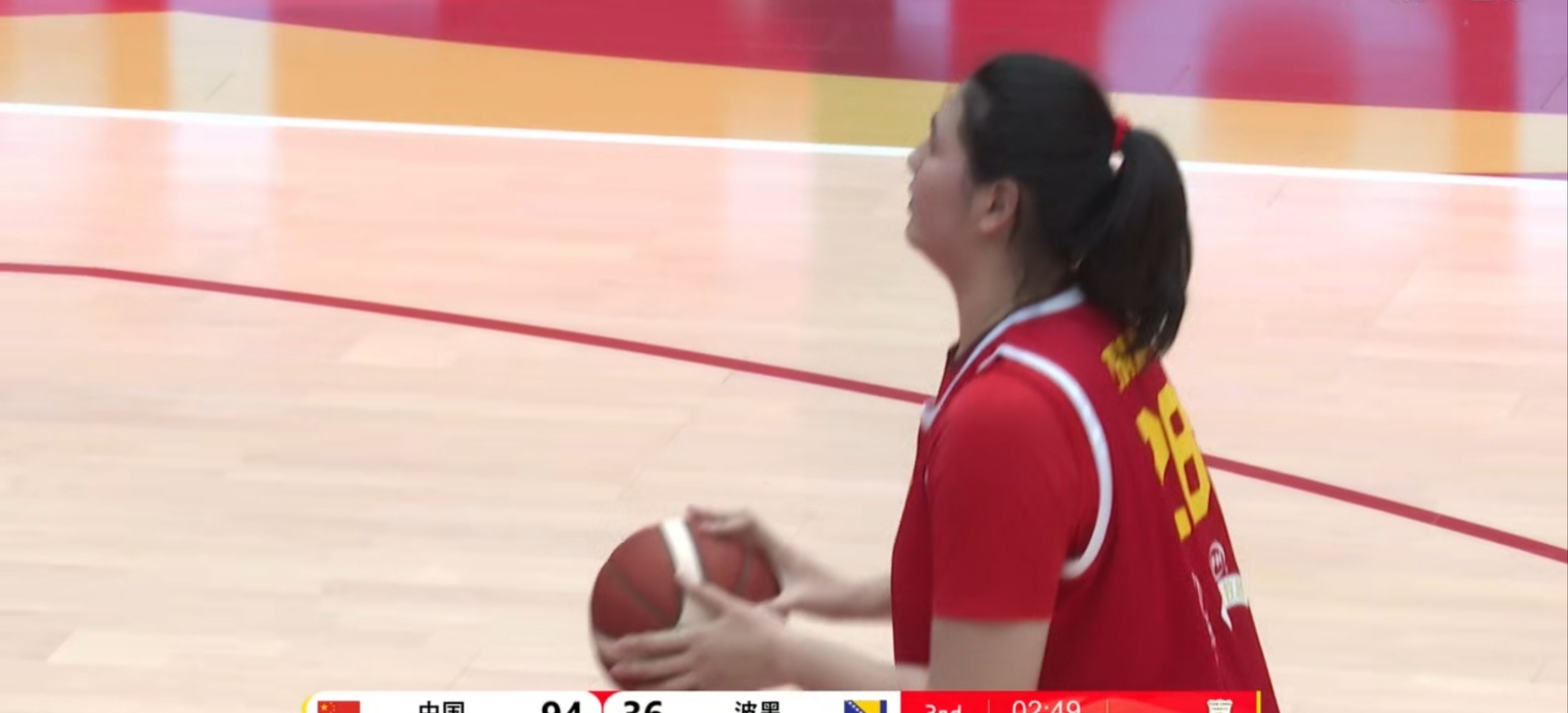 波黑女篮被打花,小将多西奇受伤后被抬下,痛哭流涕