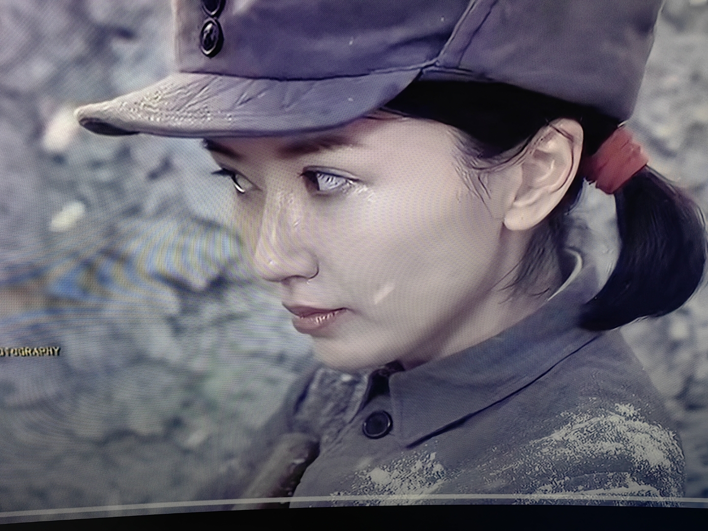 八路军女狙击手,这妆画的要几个小时吧!还有时间打仗?导演长长心吧!