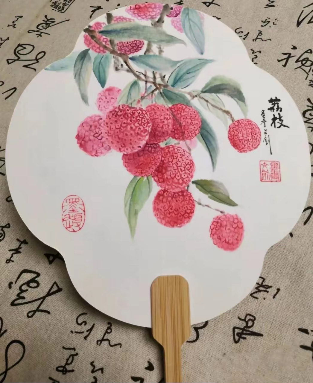 国画|团扇荔枝