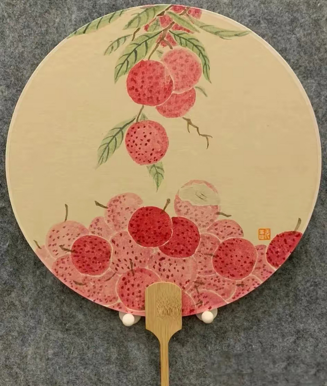国画|团扇荔枝