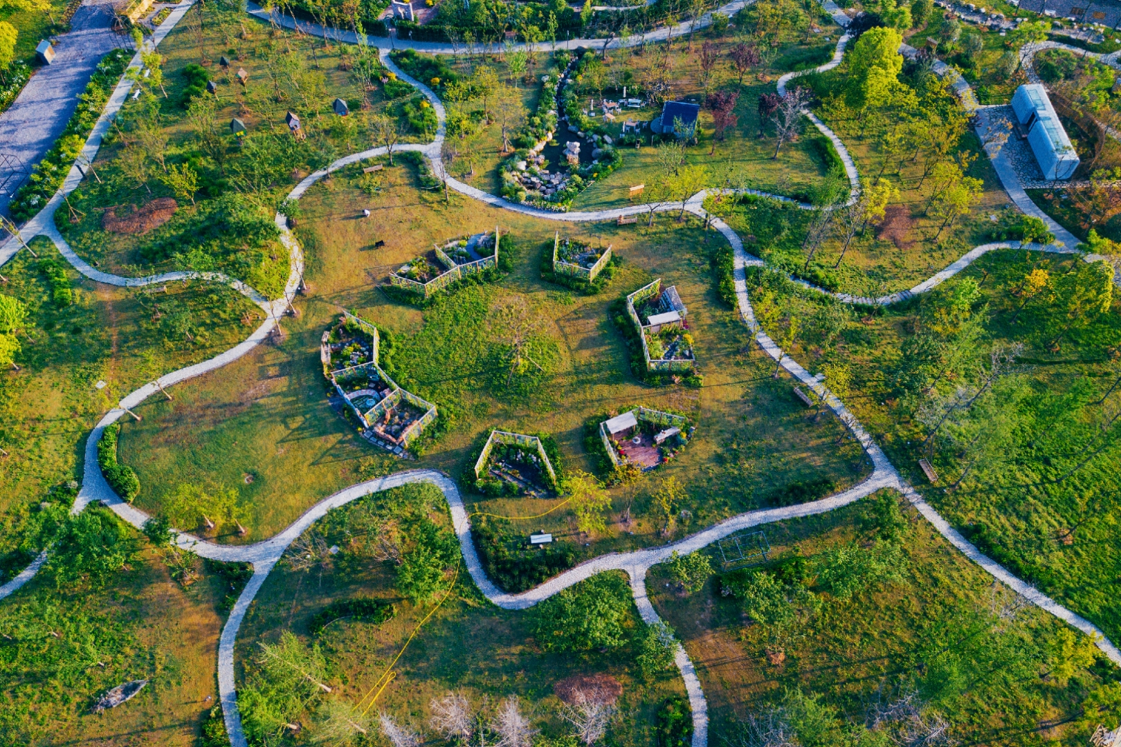 除了鹦鹉螺的玫瑰花园外,还有其他十来个园区,整座星球花园(合肥)面积