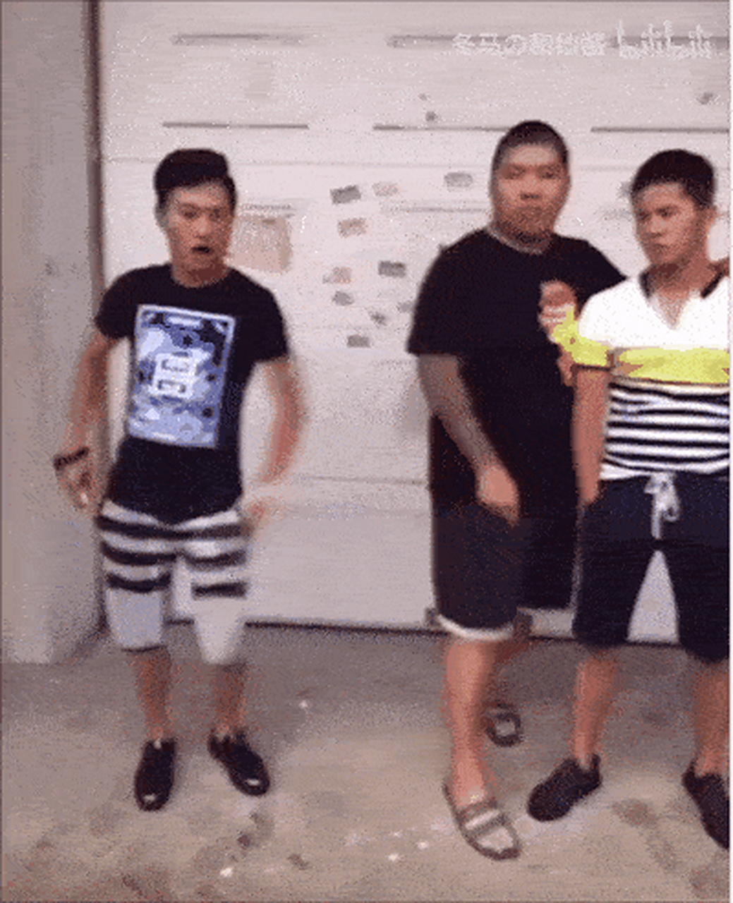 来,小亮给他整个活!