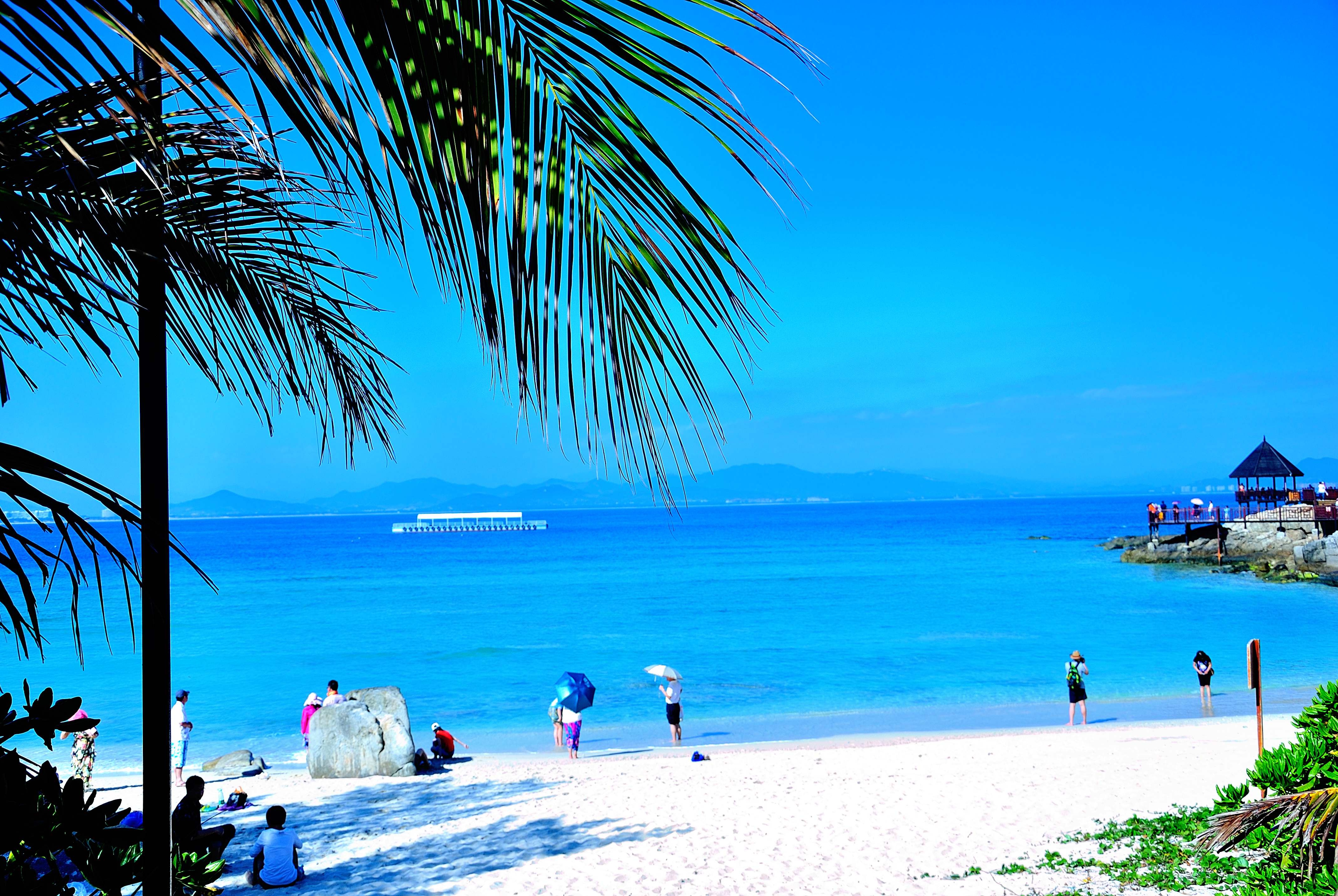 海南旅游必去的十大景点:  第一名:蜈支洲岛 第二名:南山文化旅游区