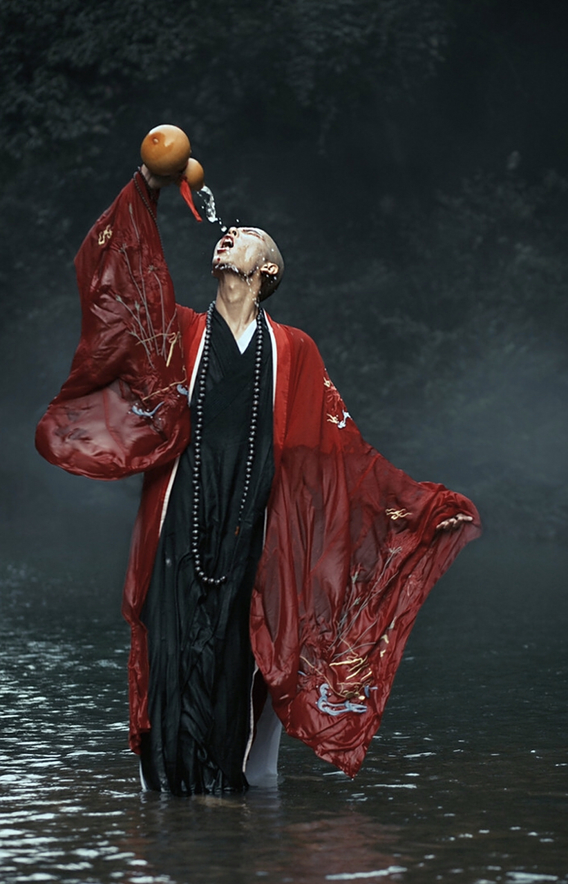 姚府,世代经商,财富数不胜数,姚家有一子嗣