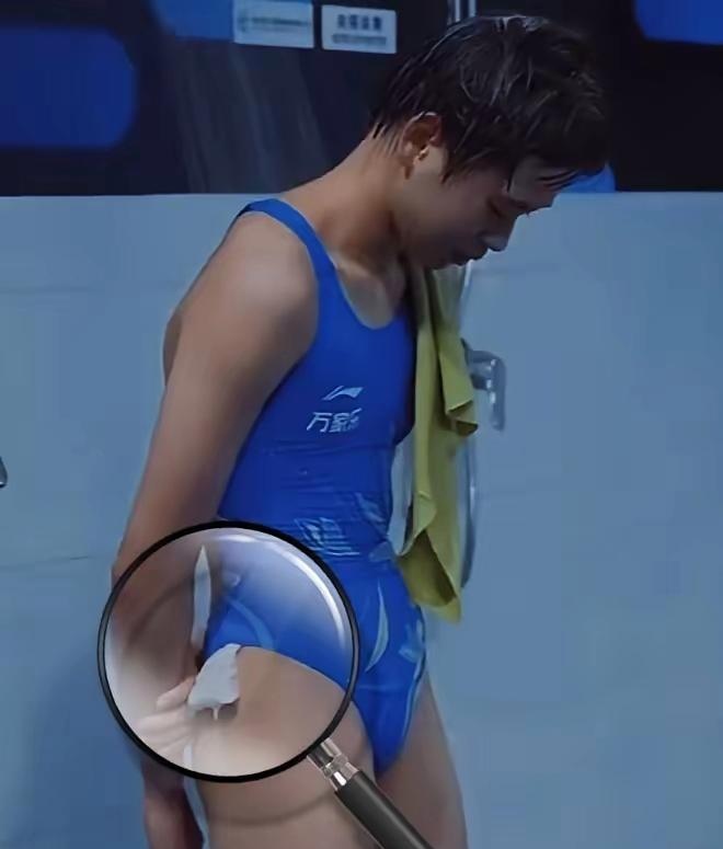 泳镜起雾,她还教我用舌头沾口水 全红婵泳衣图片全红婵泳装照全红婵