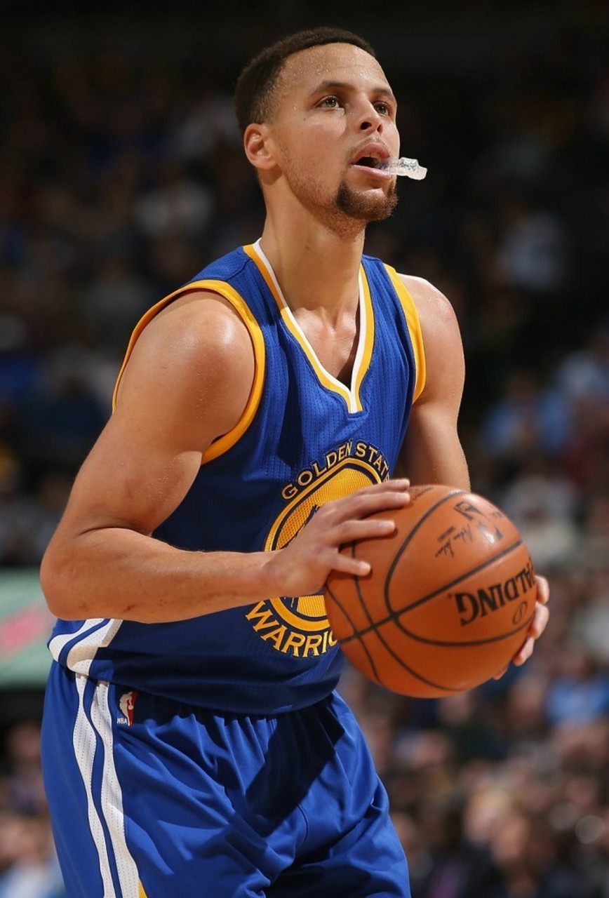 斯蒂芬·库里(stephen curry)是nba历史上最伟大的球员之一,被誉为