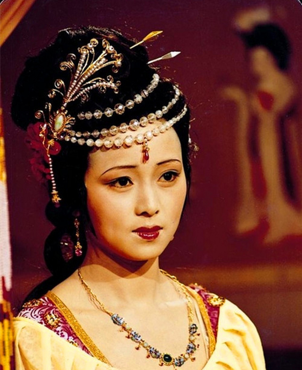 秦可卿是《红楼梦》中一个重要的人物,她是贾蓉之妻,秦业的养女.