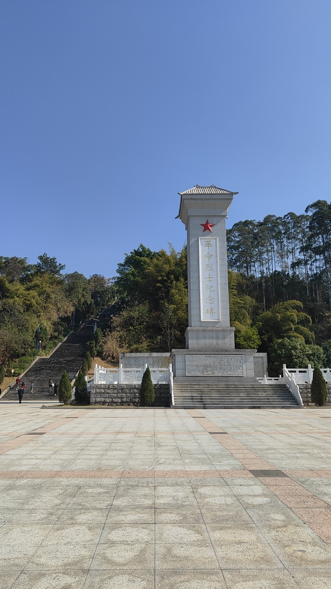 家乡建设越来越好了,而我却给家乡拖后腿了,工资越来越少了