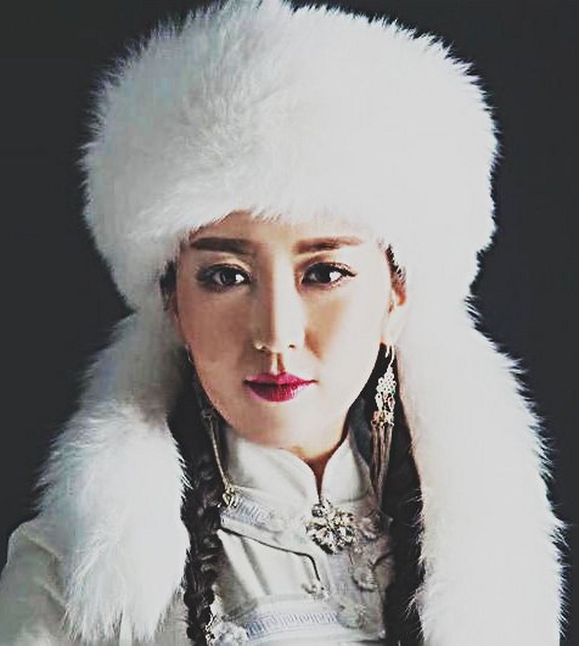 闾皇后,复姓郁久闾氏,出身柔然王室,河东王闾毗的妹妹.