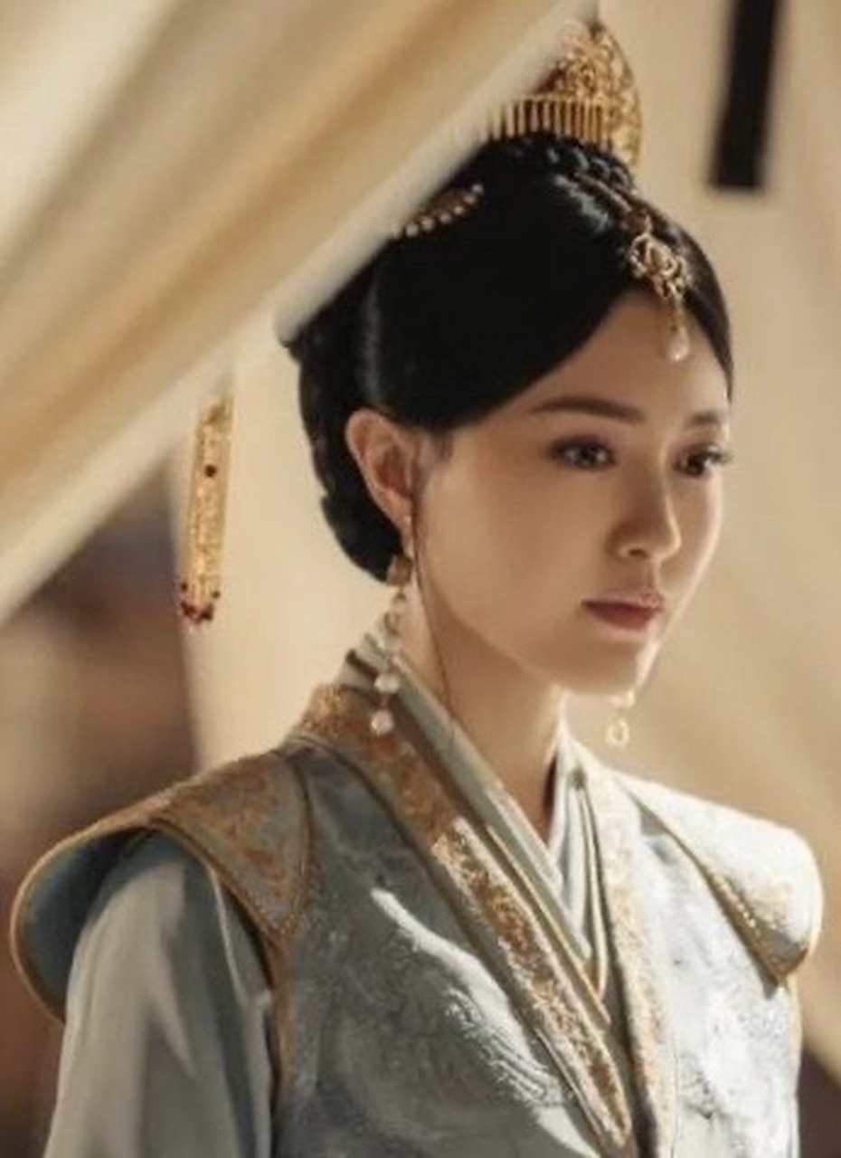 404年),氐族人,容貌美丽出众,后燕昭文帝慕容熙的昭仪,谥愍皇后