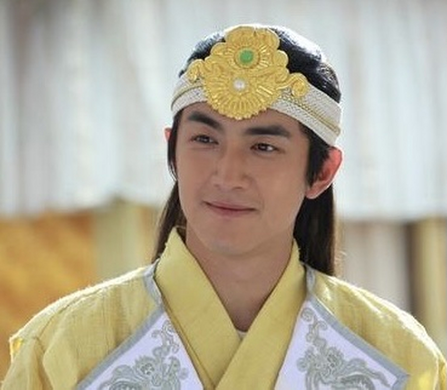 爨宝子(384年-405年),东晋爨氏首领,字宝子,是建宁郡同乐县(今云南省