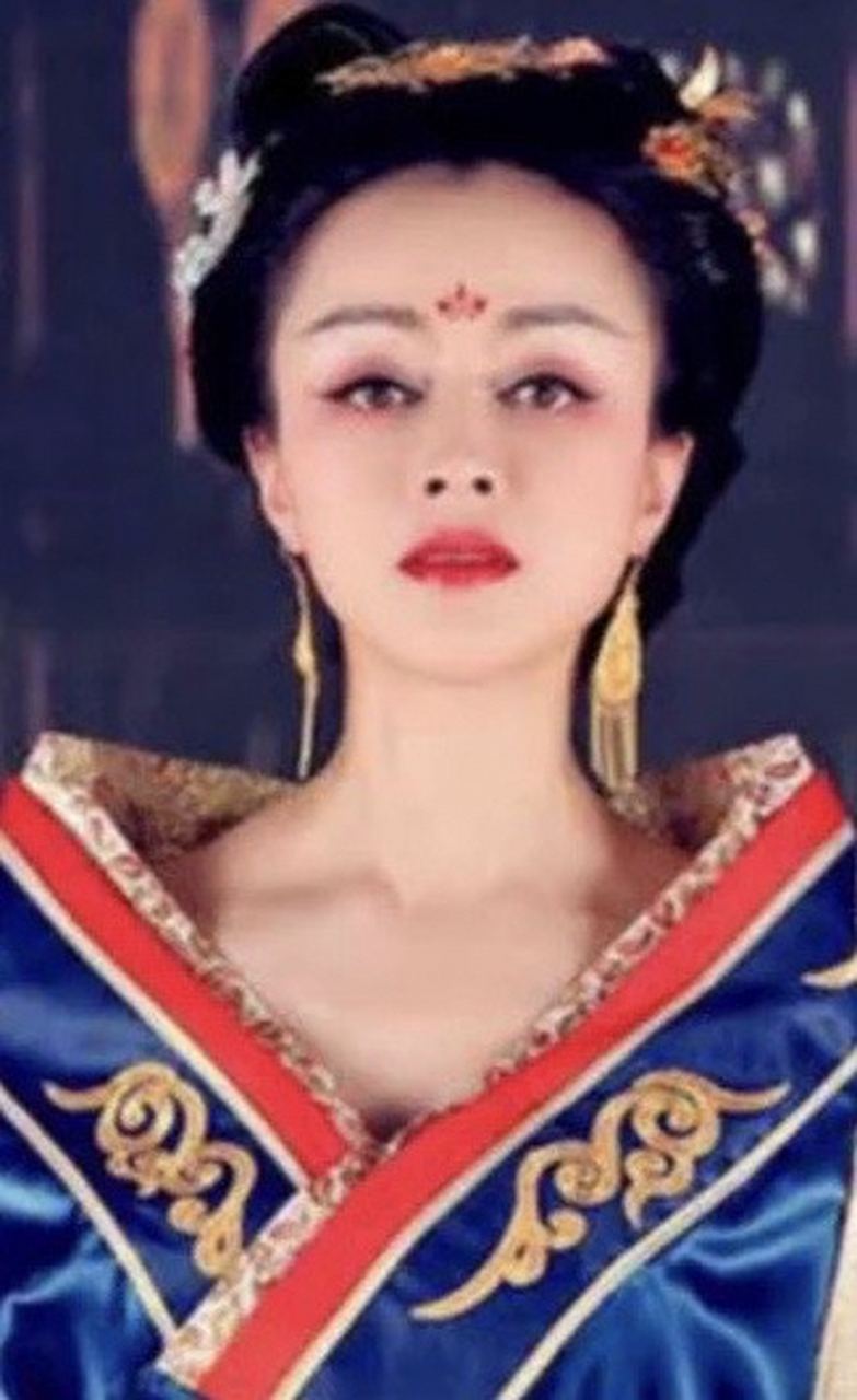 她出生时,刘裕还很寒微,刘兴弟嫁给徐逵之,生下徐湛之,徐淳之.