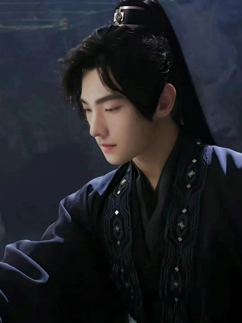 李飞对tfboys三个人一直都有感情的,逢年过节会主动给他们发信息