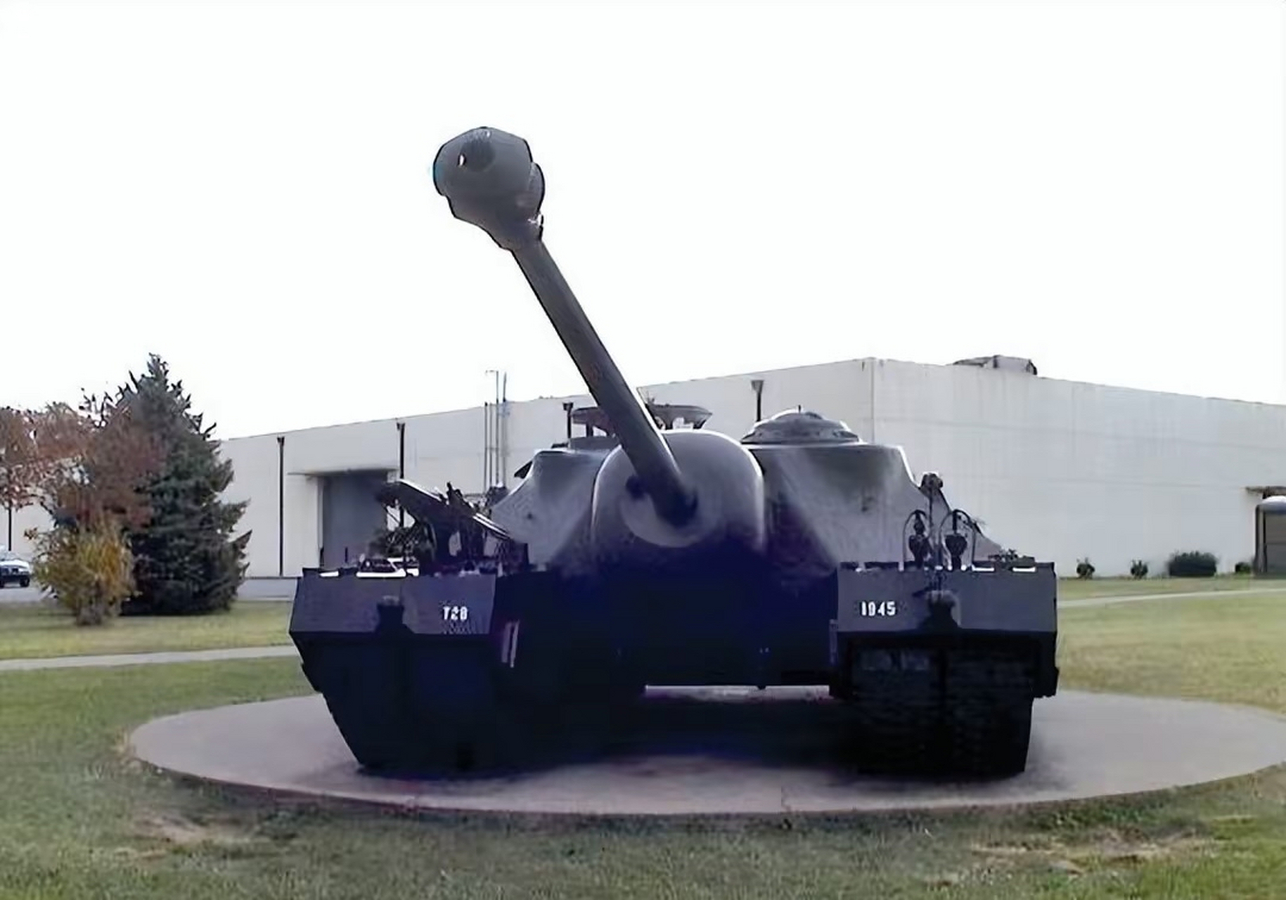 想不到在二战时美国还有这么庞大的巨无霸坦克,超重型坦克