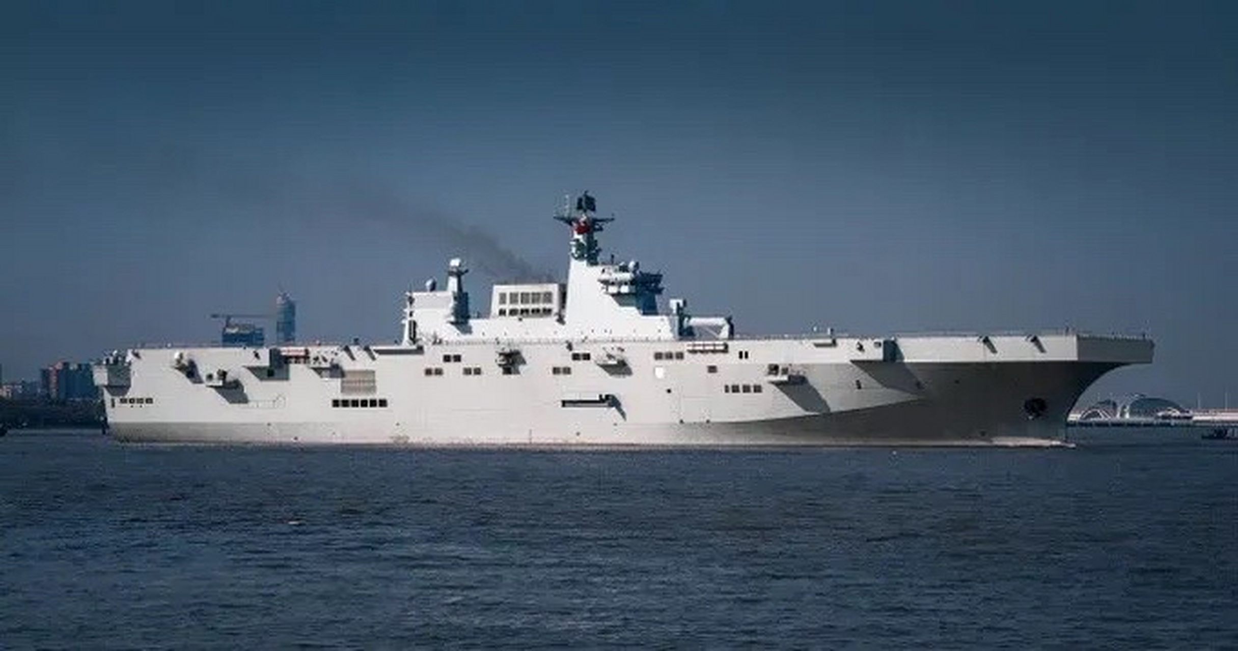 中国075型两栖攻击登陆舰"准航母"已经建造了3艘,分别为广西舰,海南舰