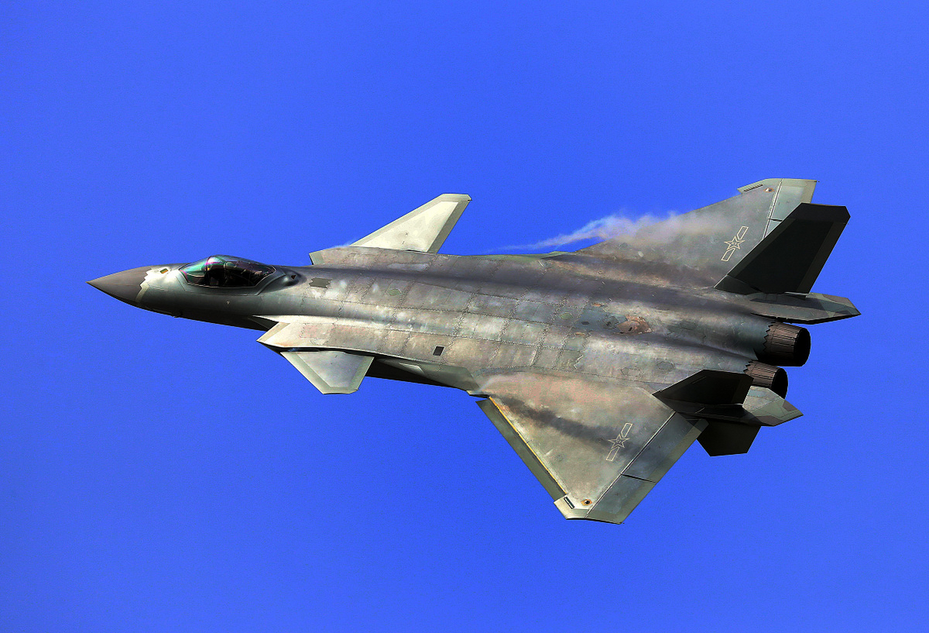 歼二十,高大威猛,武器也是超强.